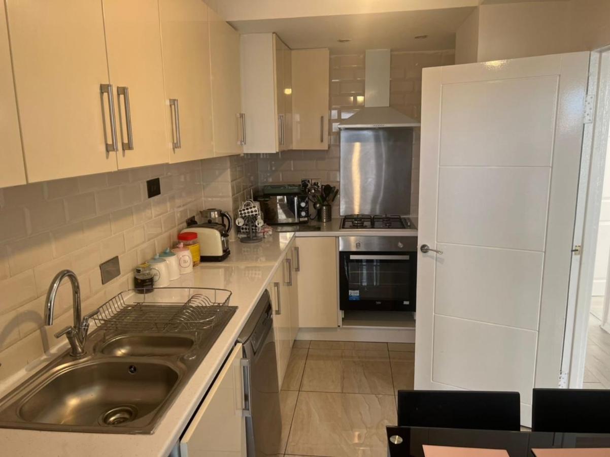 Cosy 2-Bedroom Flat In Finsbury Park, Modern, Convenient & Close To Central London! Exterior foto